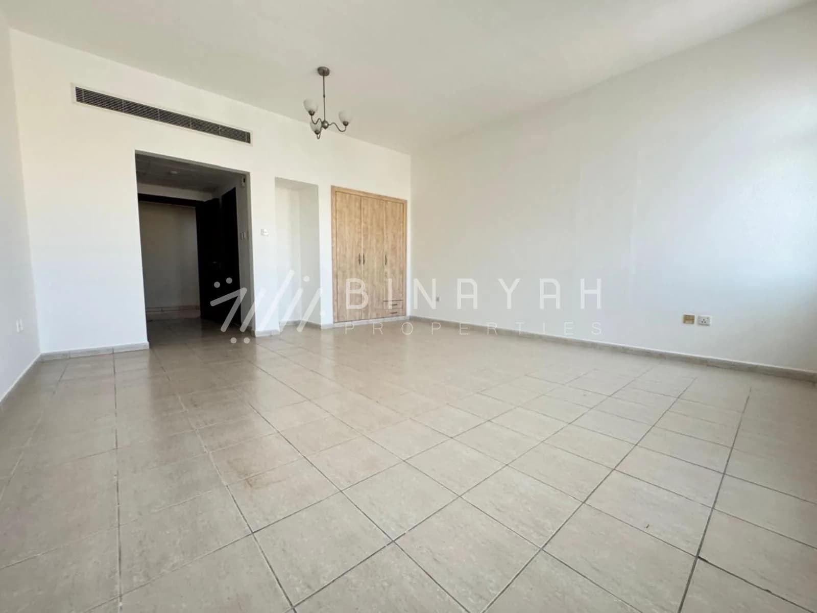 Vacant Close To Bus Stop Free Parking