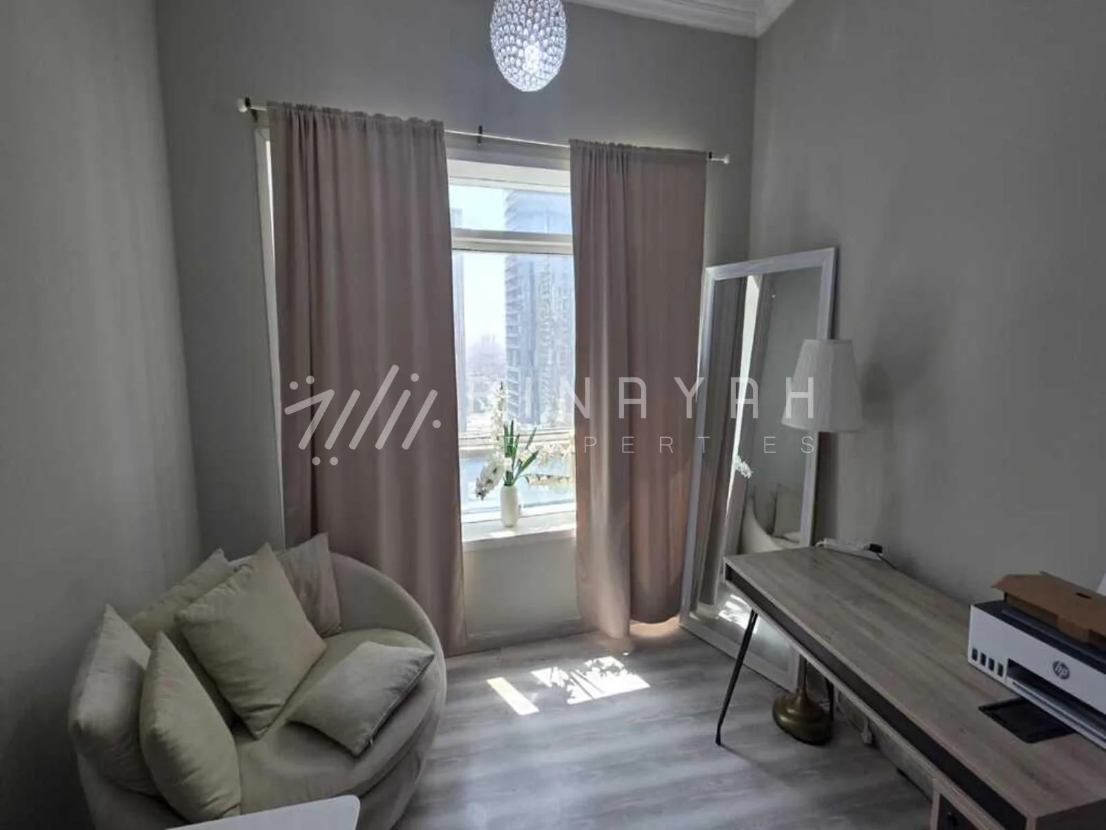 1 Bedroom High Floor Near Metro Lake View