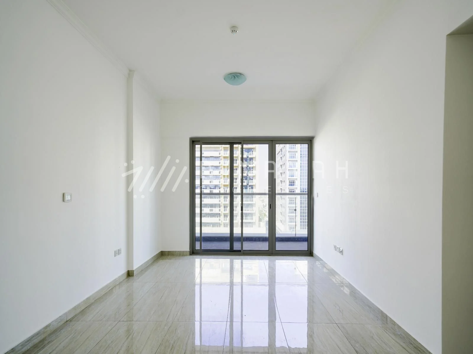 Spacious 2 Br Prime Location Vacant