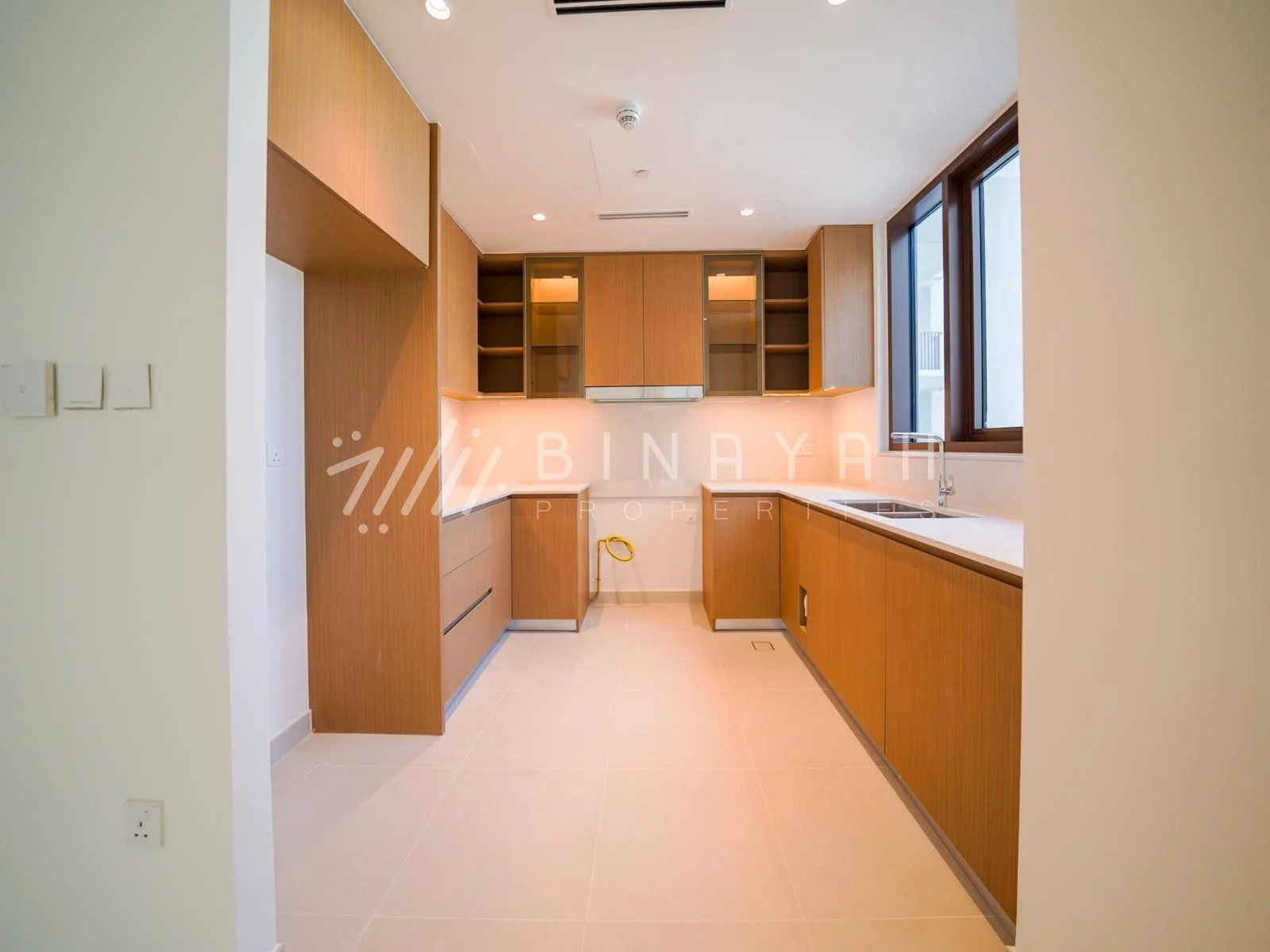 Large Layout Brand New 3br Maid