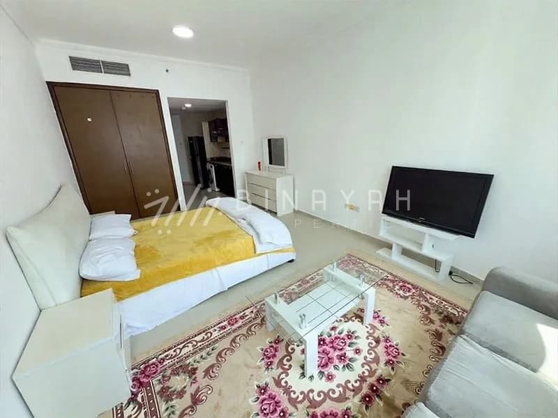 Fully Furnished Spacious Near Metro