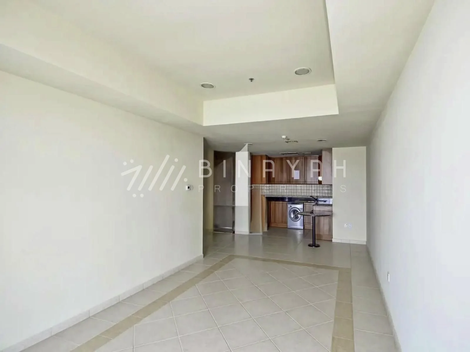 Well Maintained Large Layout Near Metro