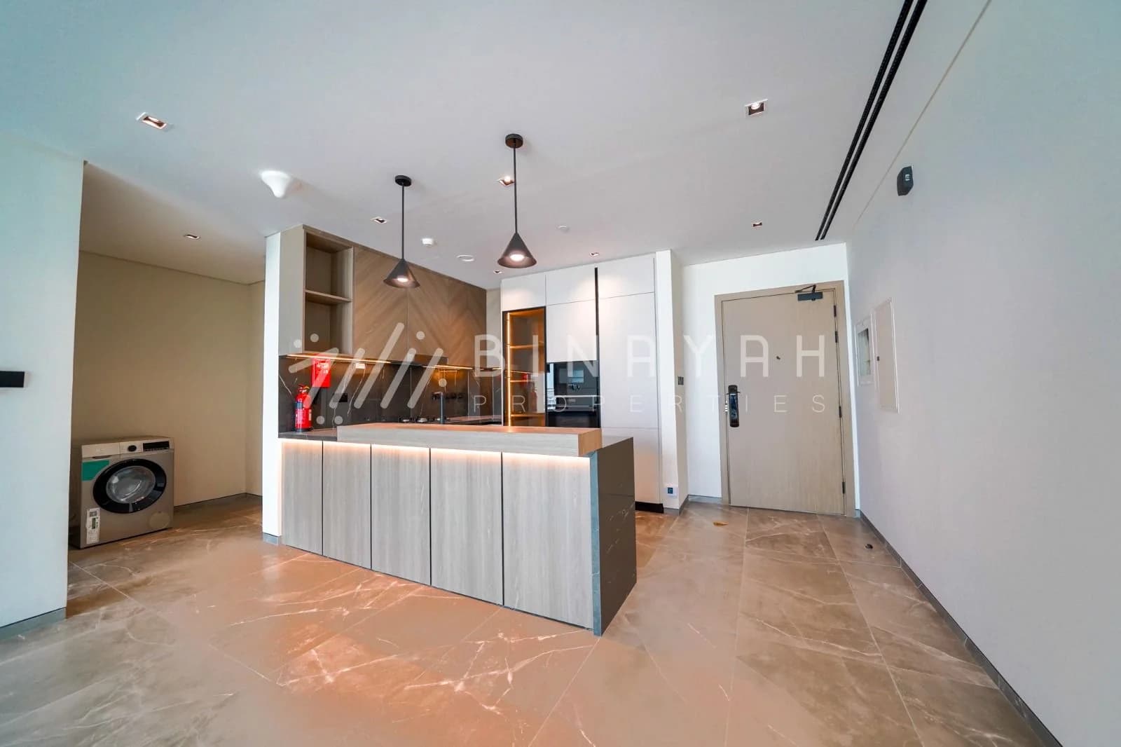Premium Finish Huge Layout Immediate Occupancy