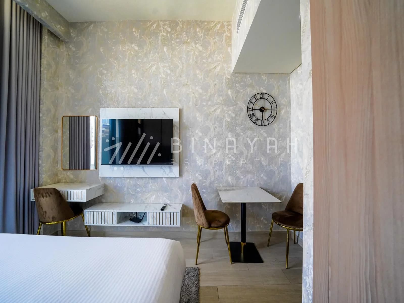 Vacant Modern Studio Spacious Layout
