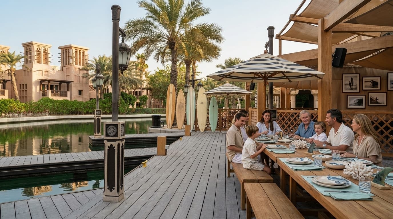 Что такое The Byron Bathers Club и есть ли там семейное пляжное питание?