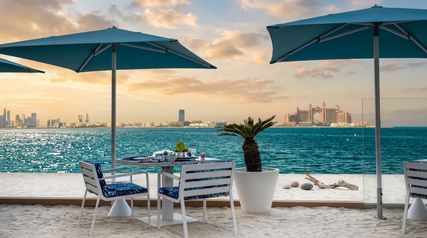 Что такое Fish Beach Taverna и где она на пляже Le Méridien Mina Seyahi?