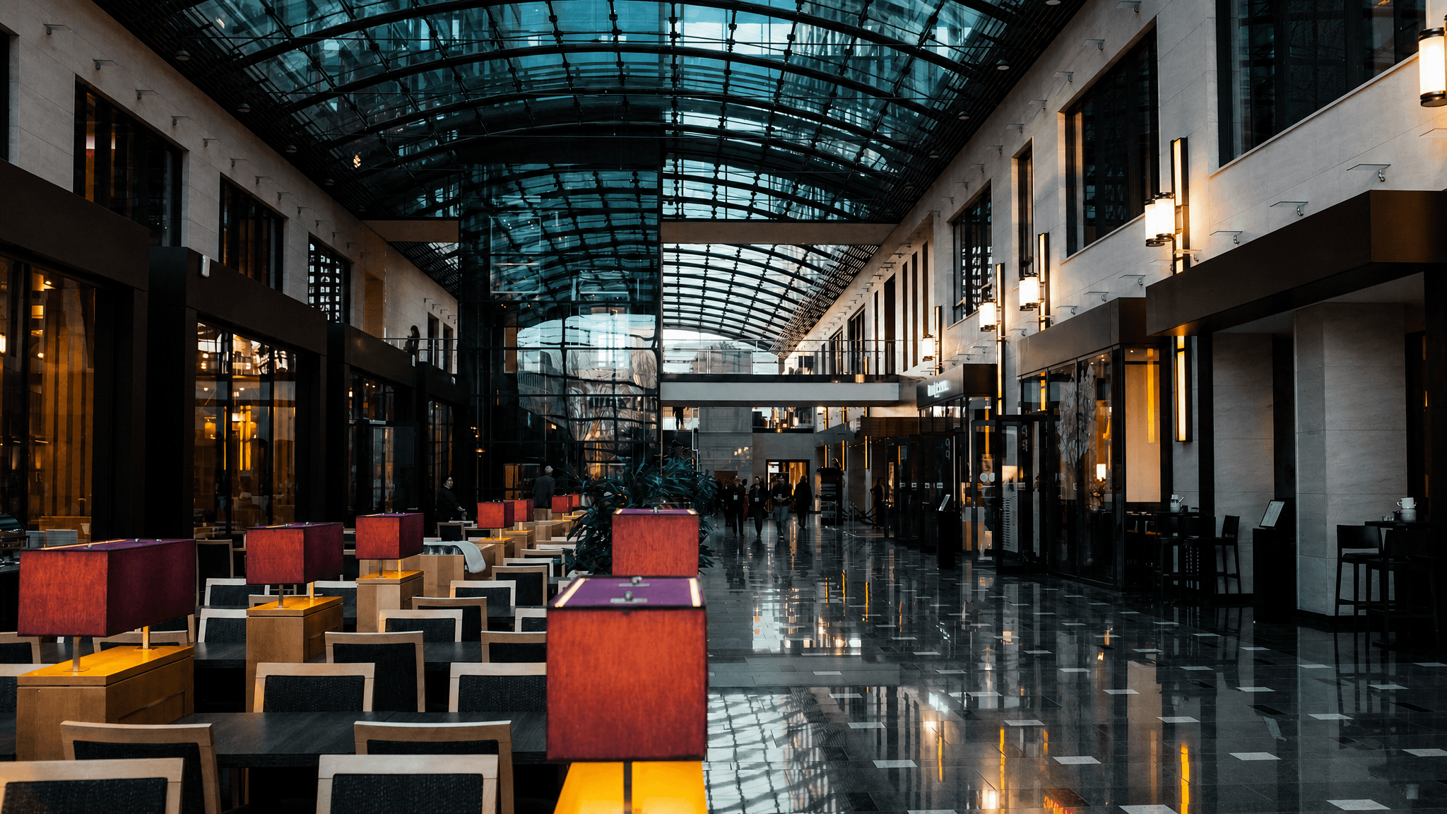 What are the risks and competitive landscape for First Avenue Mall Jumeirah?