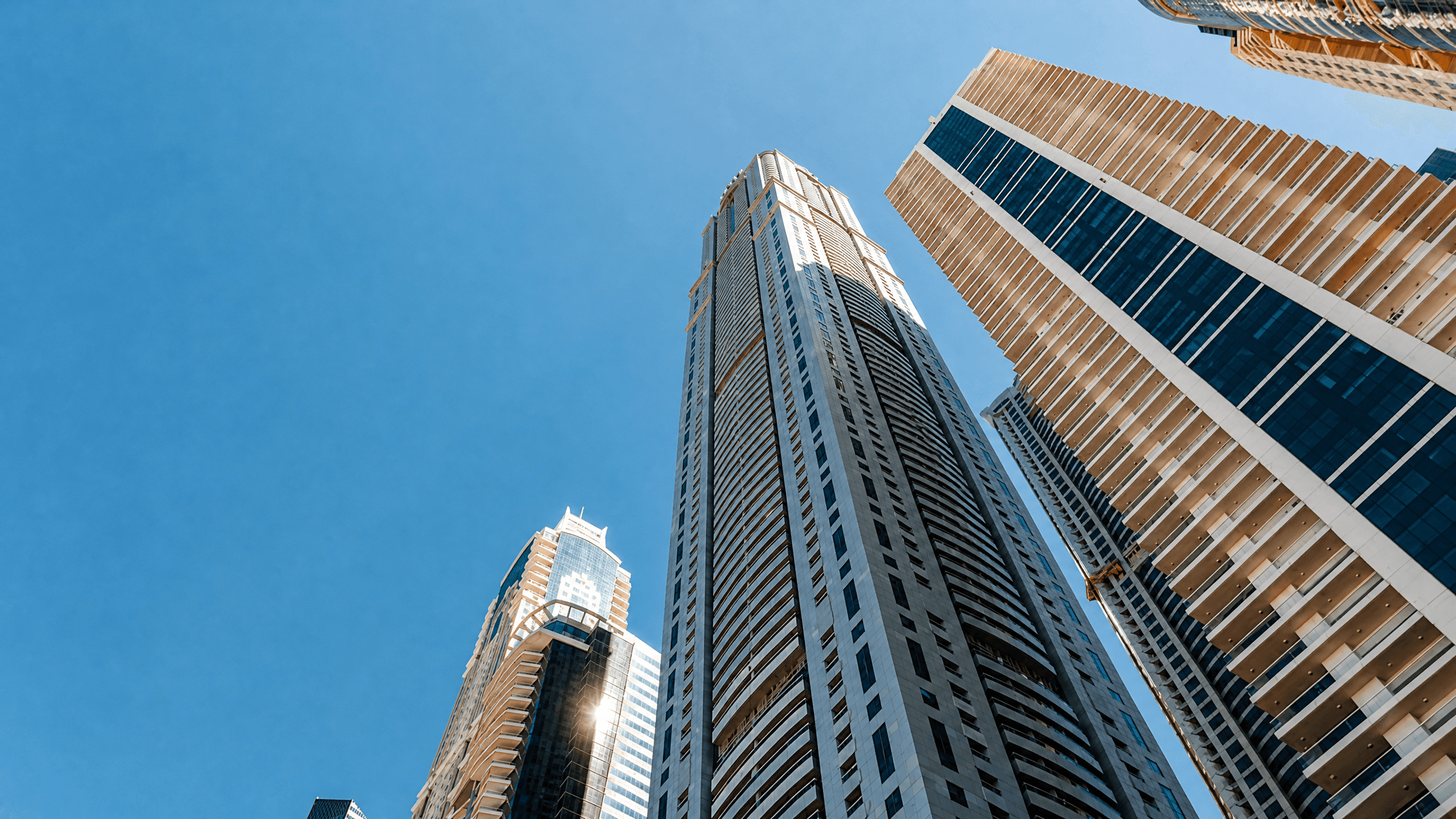 Why is Dubai attracting tech businesses?