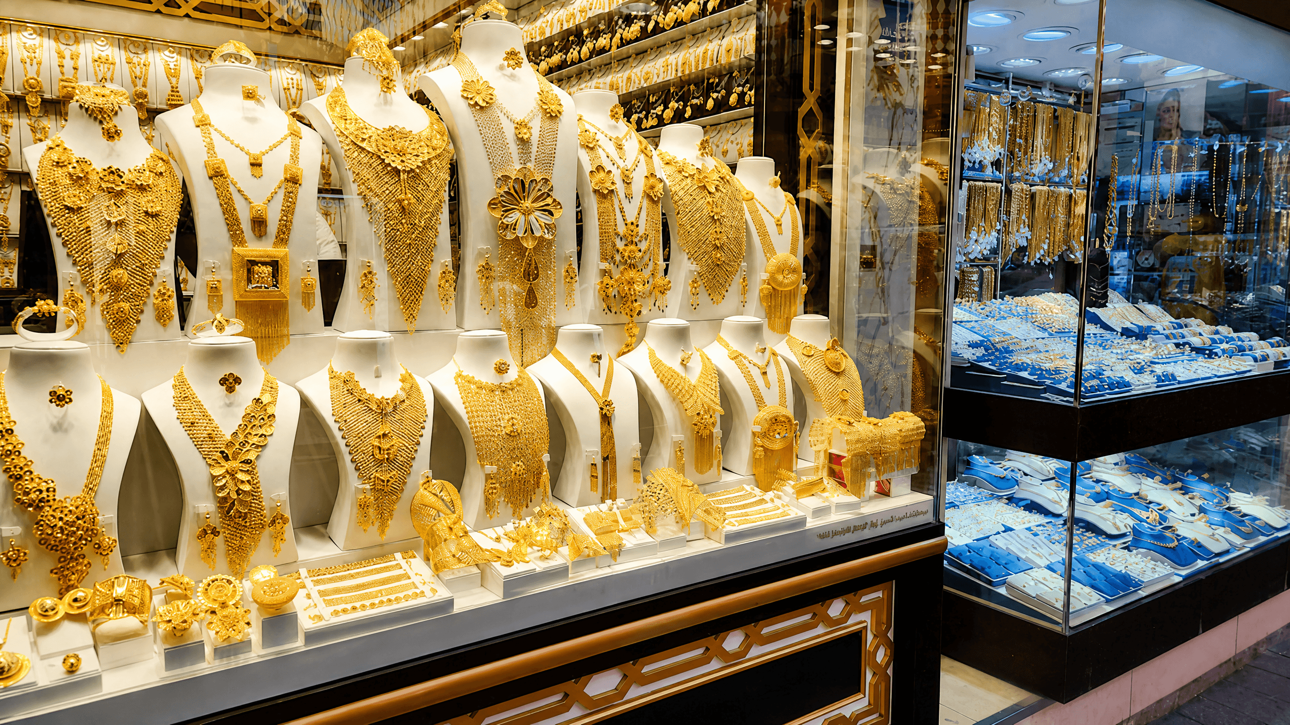 What happened to gold prices in Dubai?