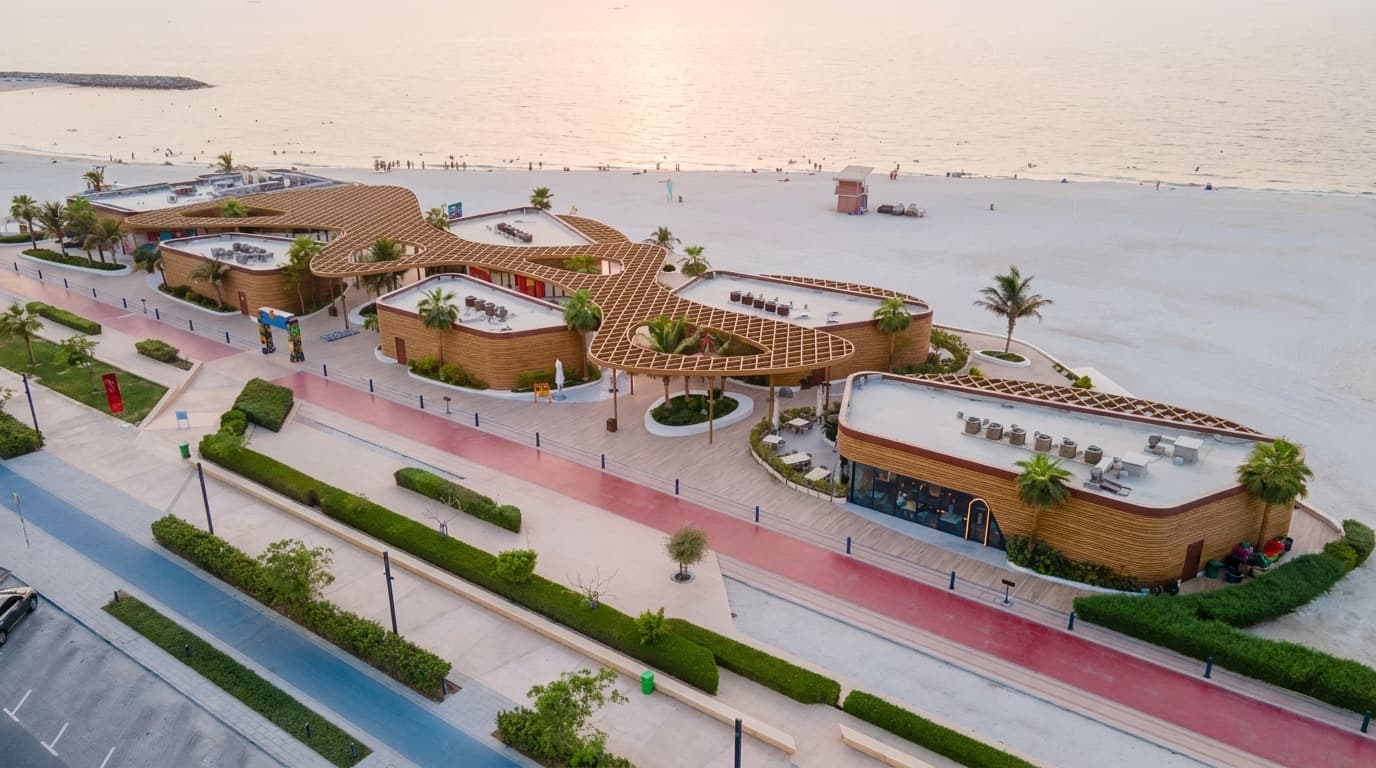 What are the best alfresco dining and cafés by the water in Sharjah?