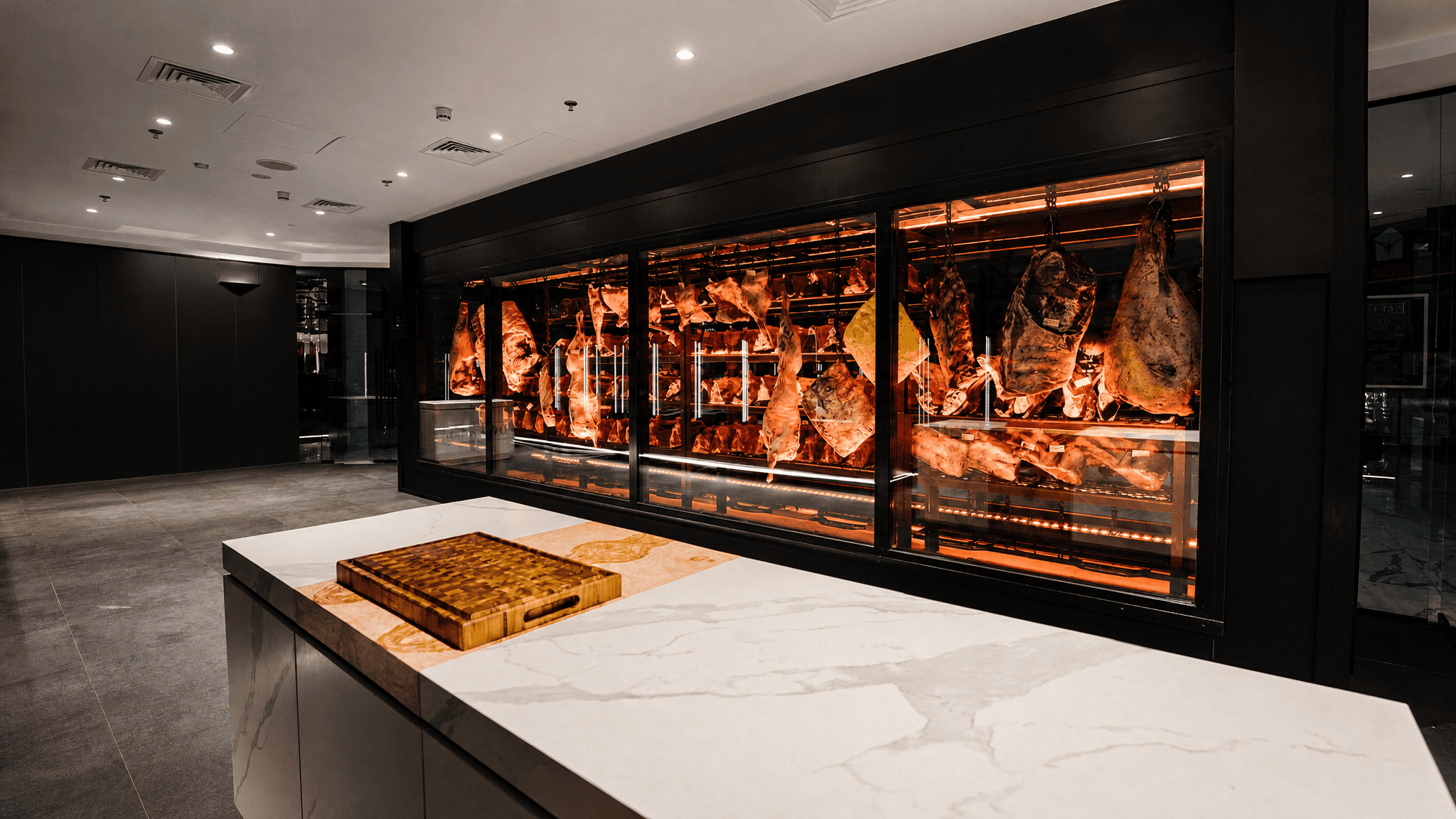 Classic grill rooms in Dubai: which steakhouses use dry-ageing for prime cuts?