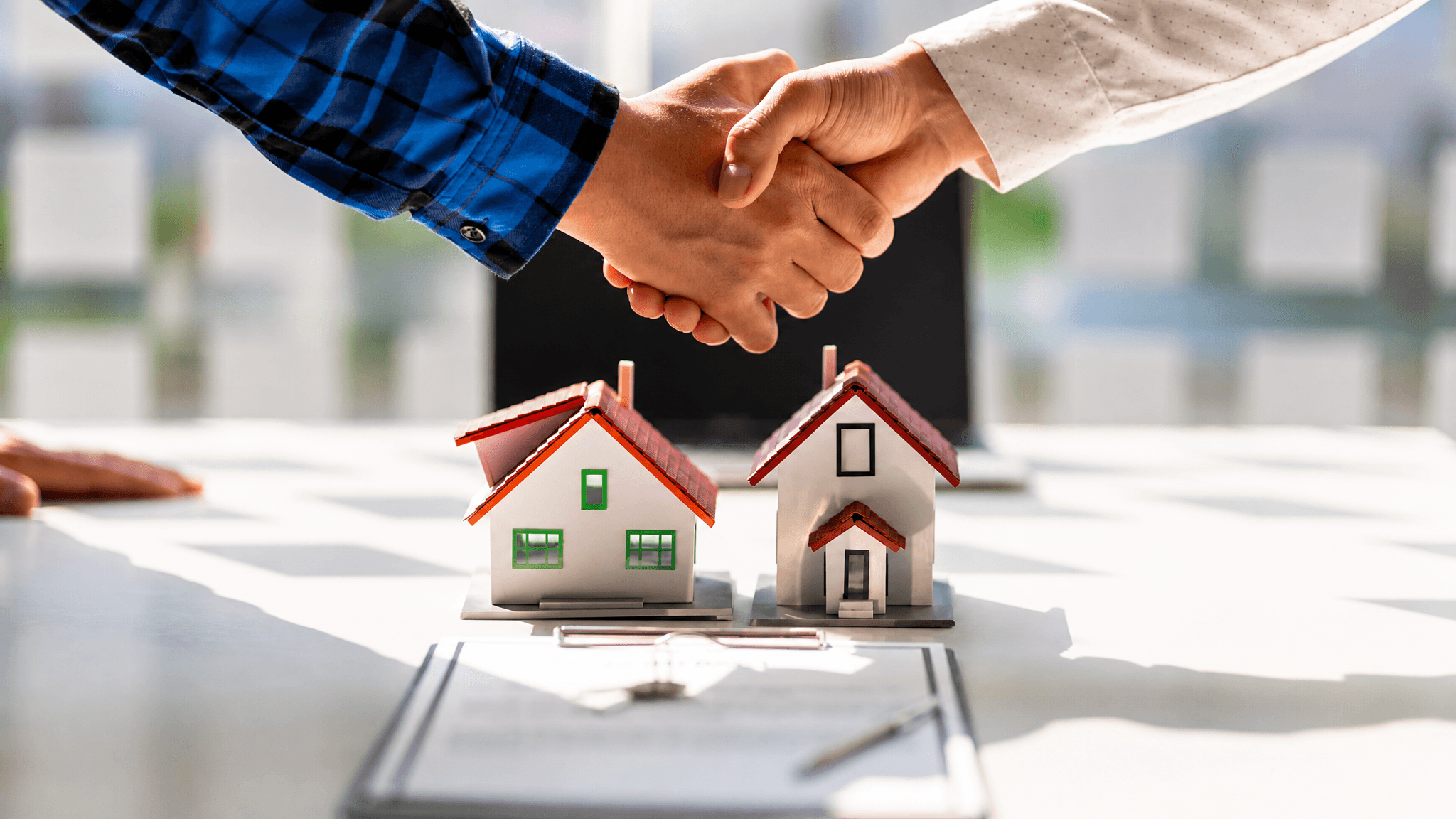 How large were Dubai resale transactions and investor gains in March?