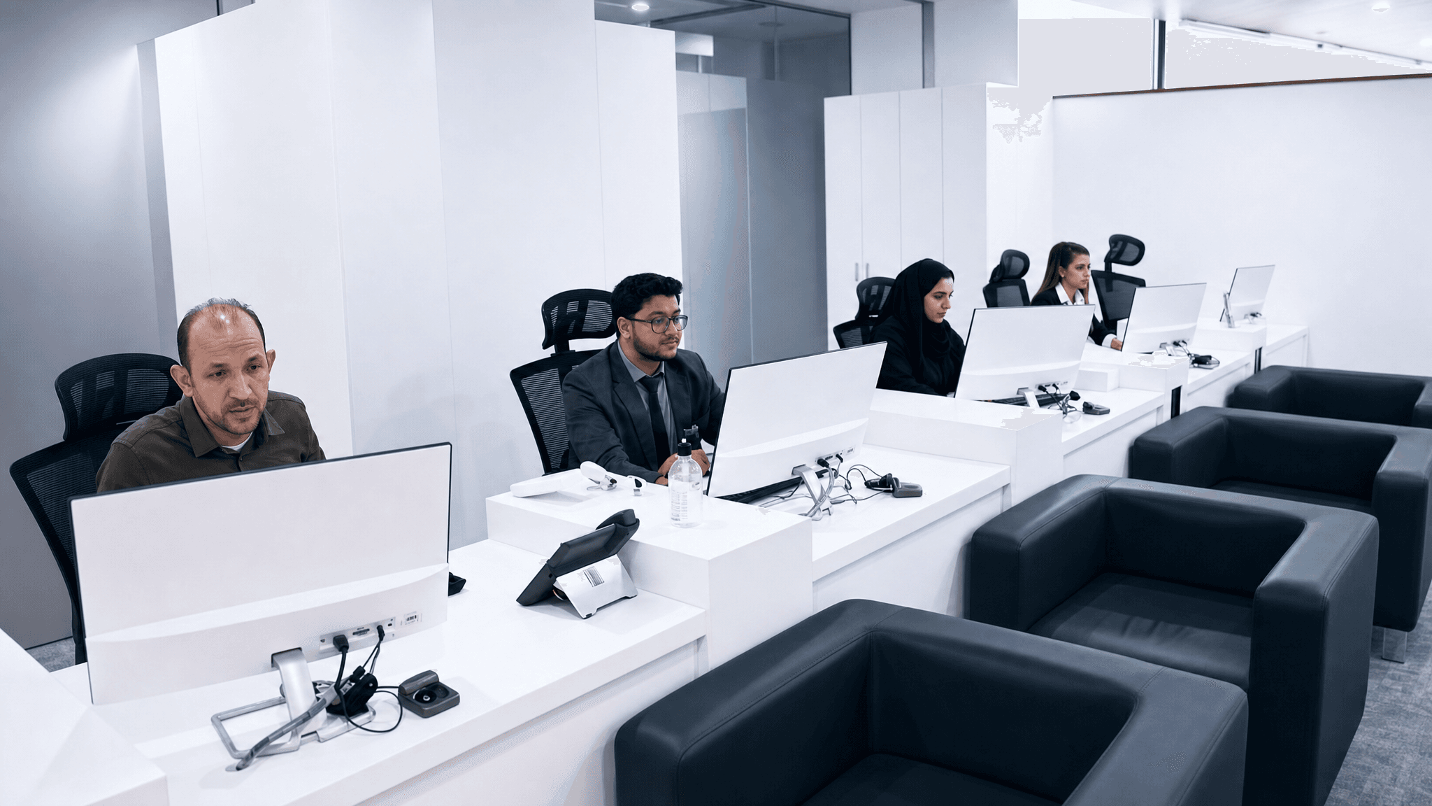 What is the daily market snapshot and the short risks to watch after this AED 171 million sale?