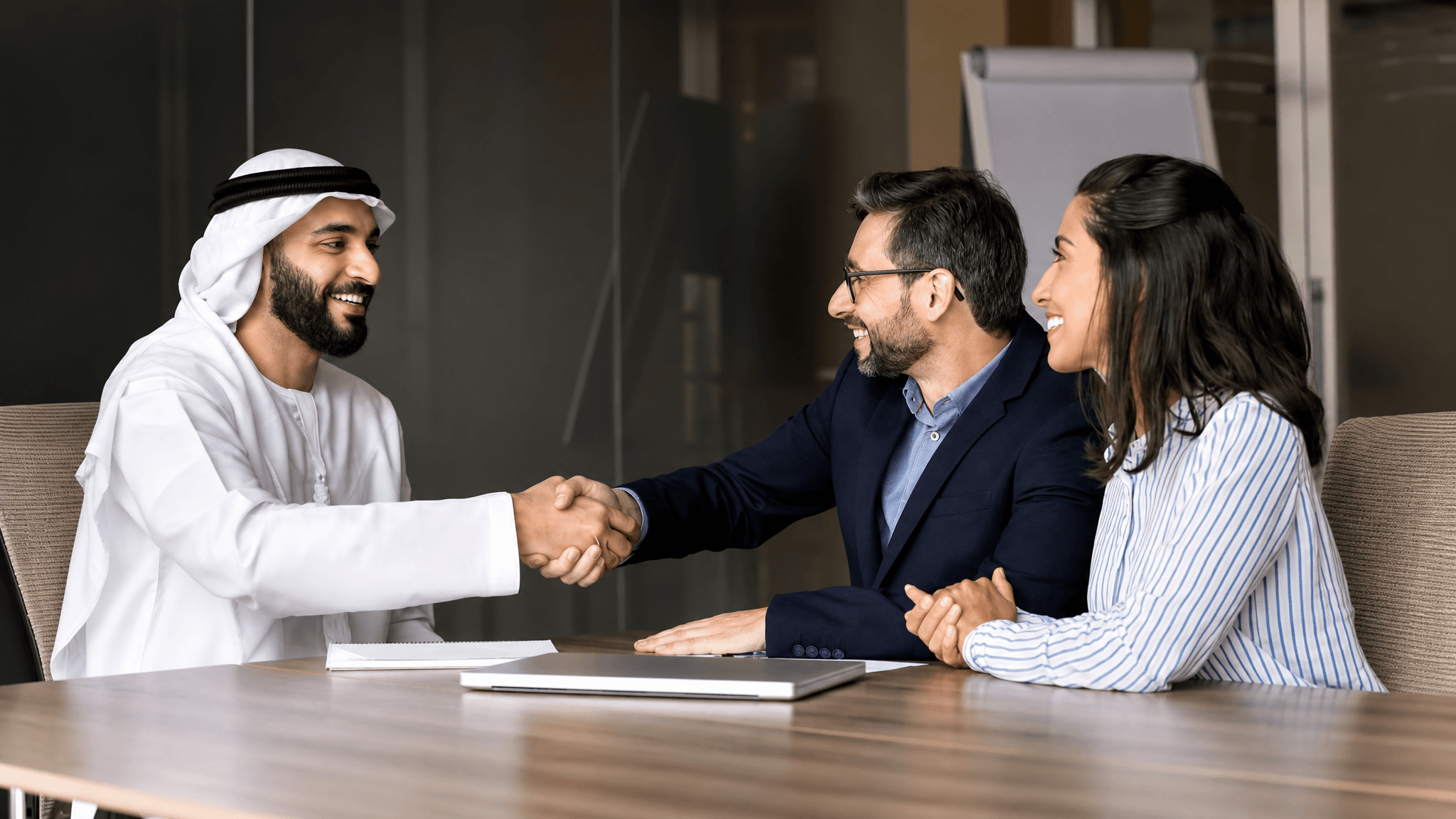 How large were Dubai retail sales in 2025?