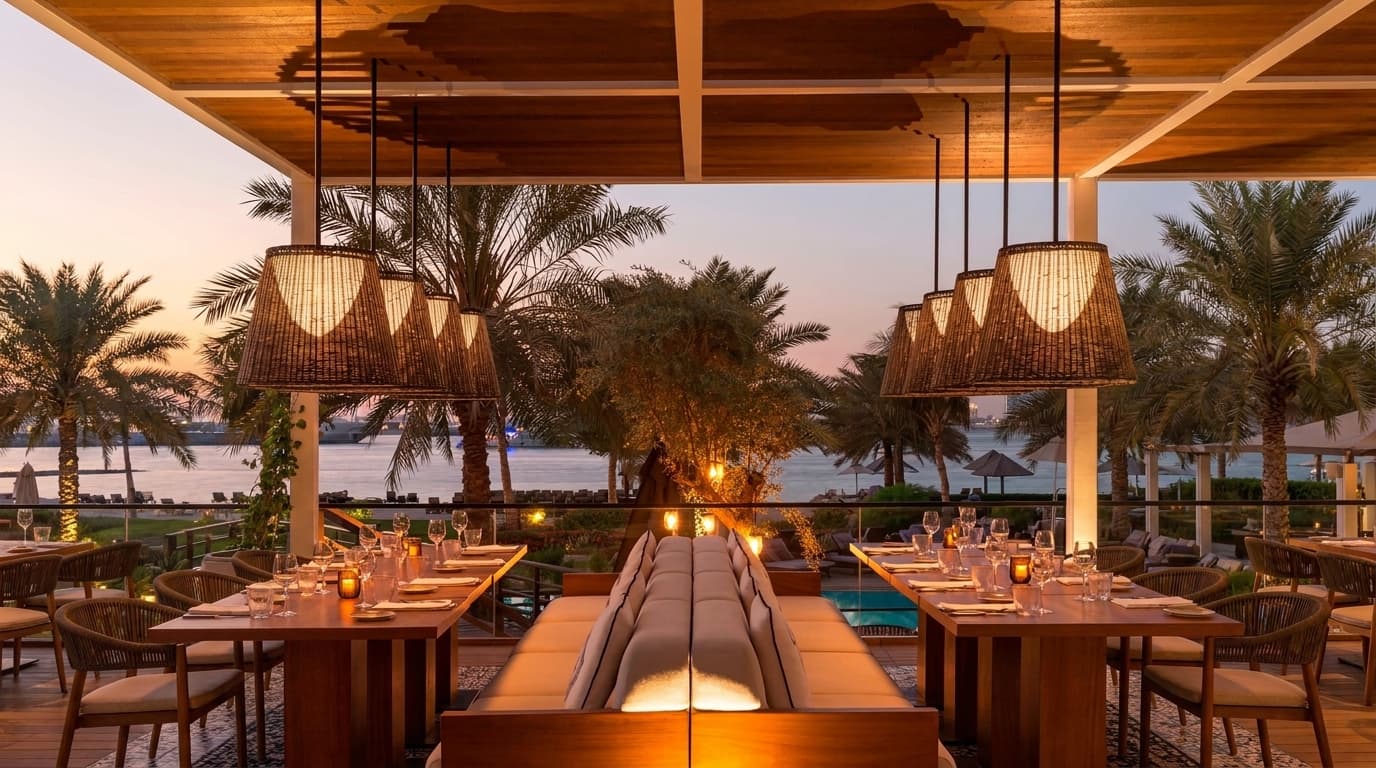 What dining options does Westin Mina Seyahi offer for grownups and picky eaters?